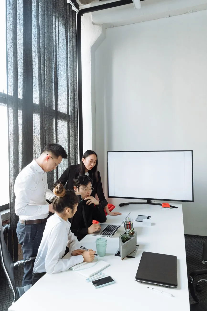 电商仓储效率提升：AGV搬运机器人调度与数据可视化实践