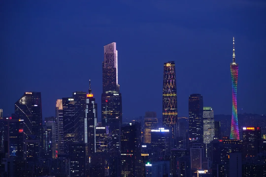 2025年仓储自动化技术趋势：AGV调度与数据可视化的融合实践